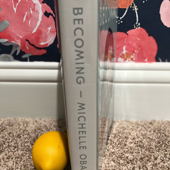 Becoming Michelle Obama Oprah’s Book Club 2018 - Picture 3 of 4